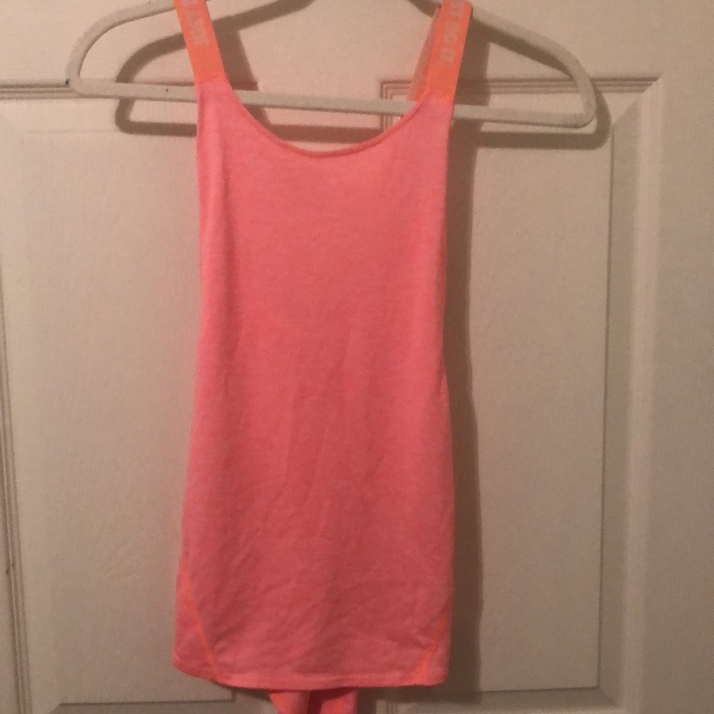 NIKE DRI-FIT Top.